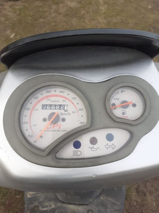 Vând moto scuter CPI 49cc schimb cu animale