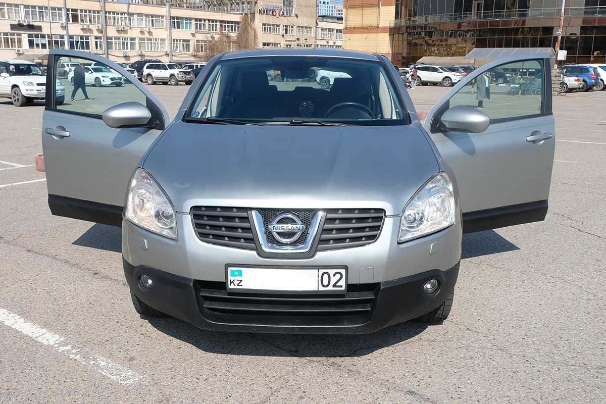 Nissan Qashqai J10 2009 года 2л пробег 120 000 км