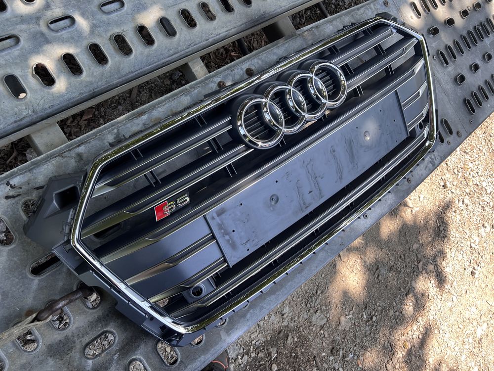 Audi S5 8w 2017-2019 S5 оригинална решетка в перфектно състояние.