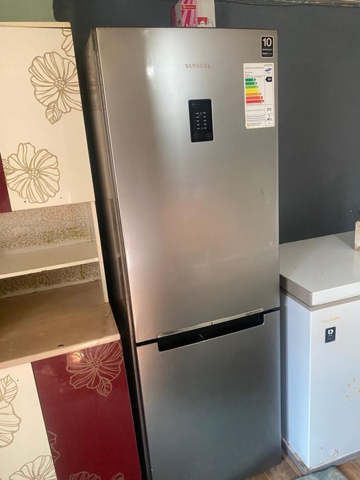холодилник Samsung