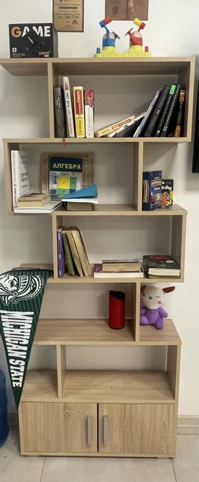 Продам парты, стулья, шкафы и микроволновку