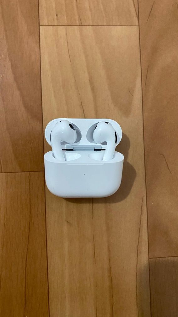 AirPods 4 premium