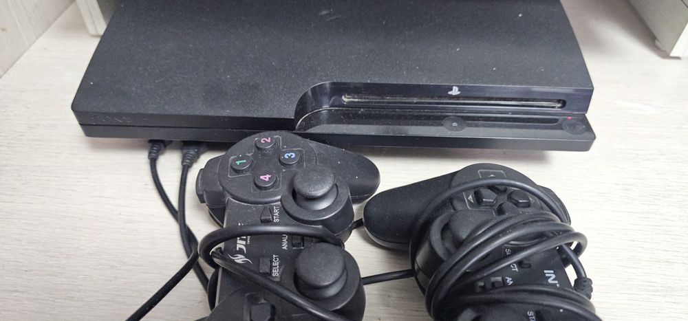 Vand Ps3 complet + jocuri