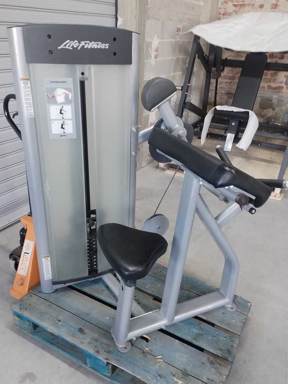 life fitness Бицепс машина