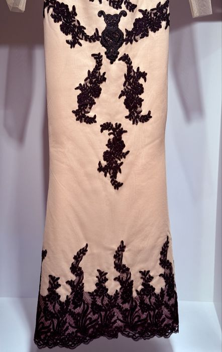 Rochie cu flori de broderie