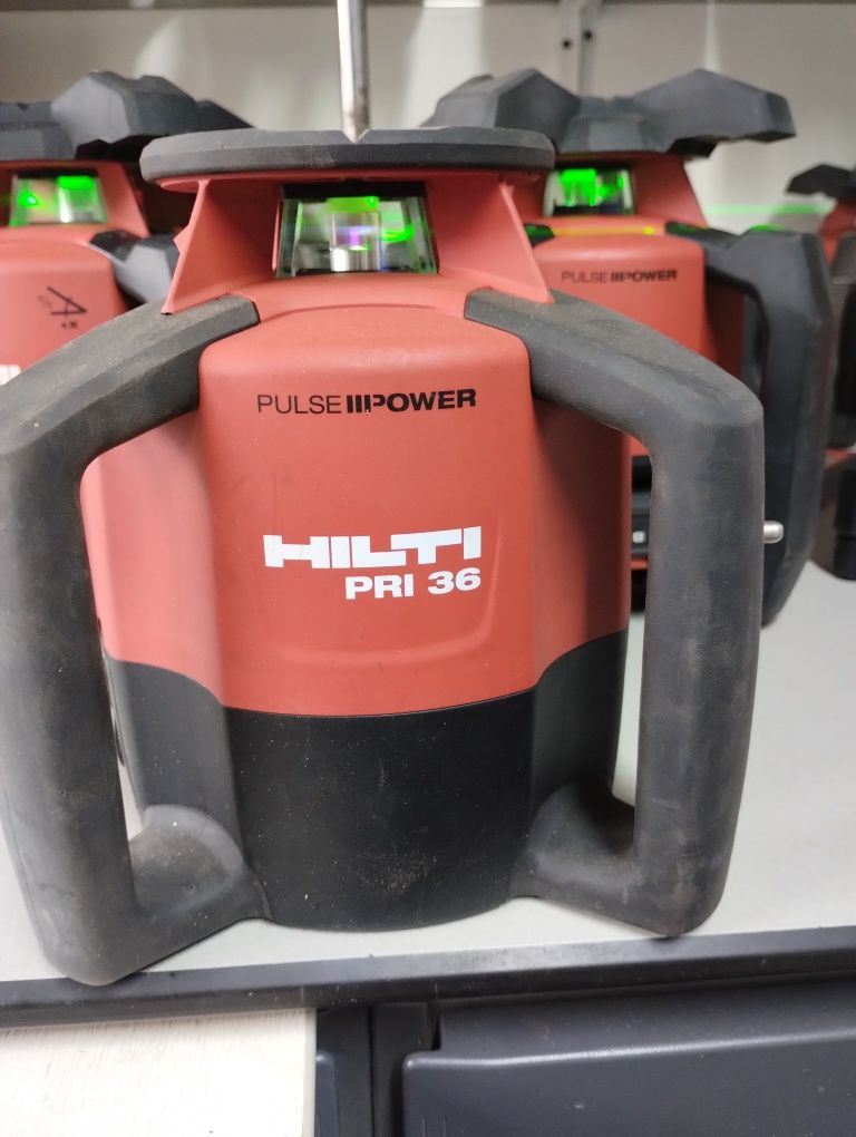 Laser hilti cu fascicul verde de generație nouă în cutie cu trepied .