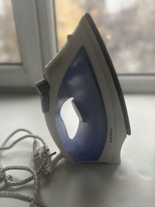 Утюг паровый в хорошем состоянии