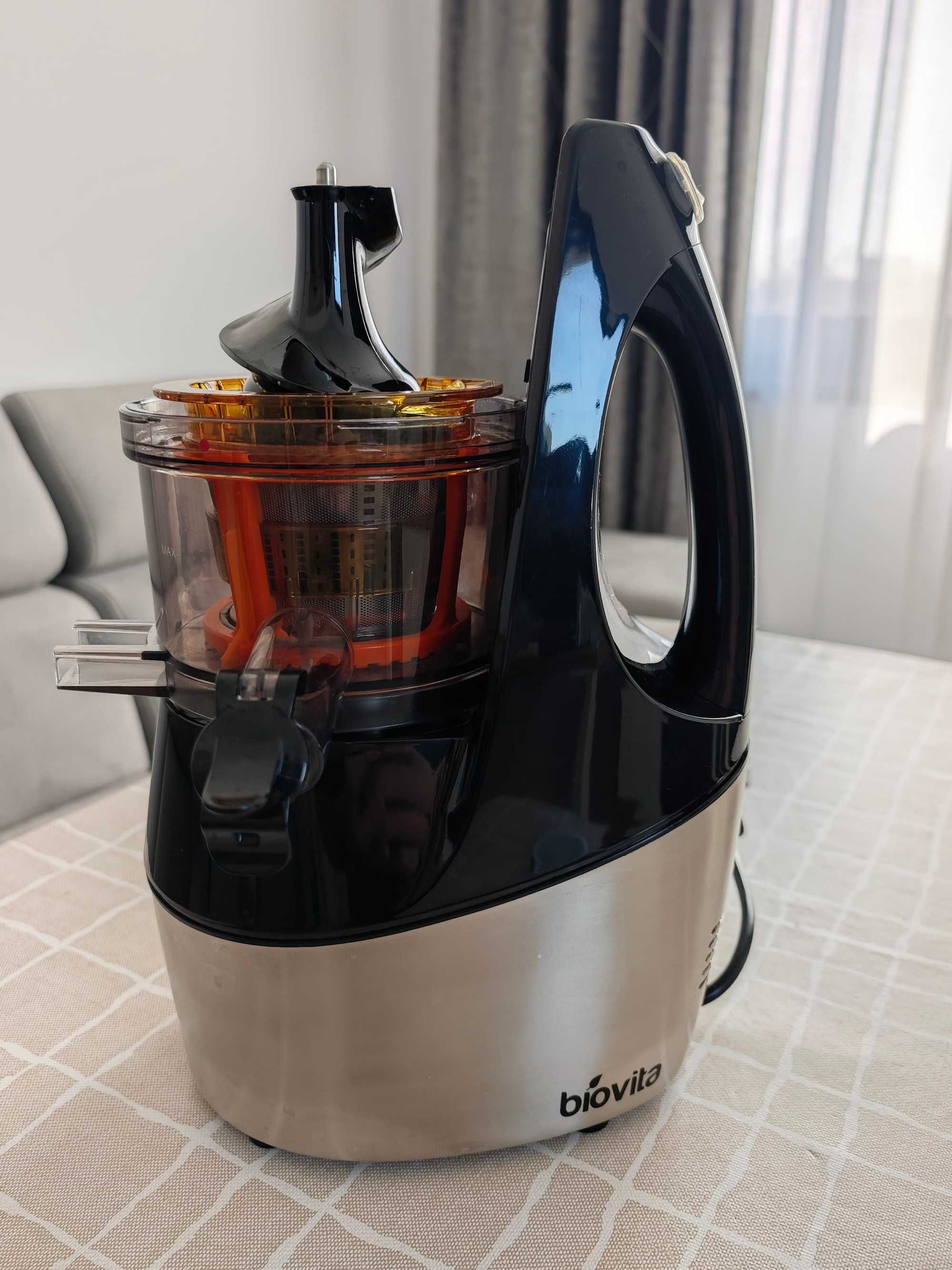 Vand storcator de fructe cu melc: Biovita Slow Juicer SJ5000