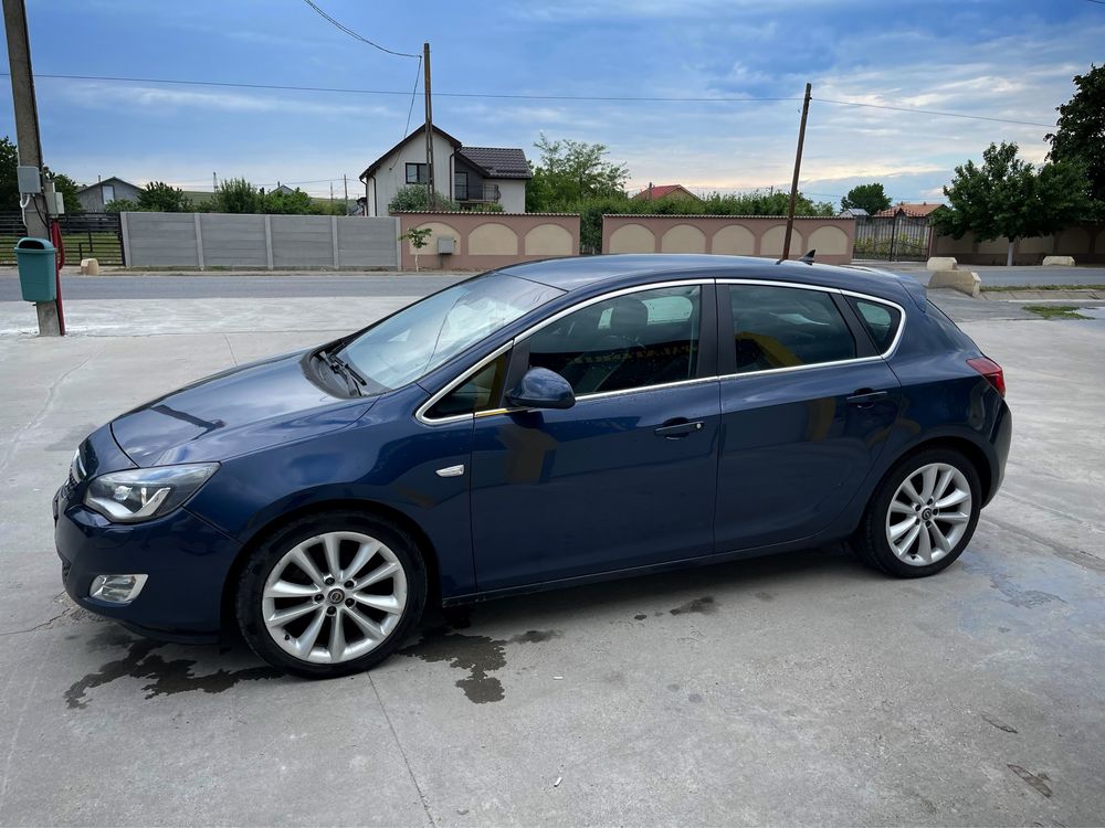 Opel Astra J- Navi/Xenon/Dublu climatronic/Senzori-Import