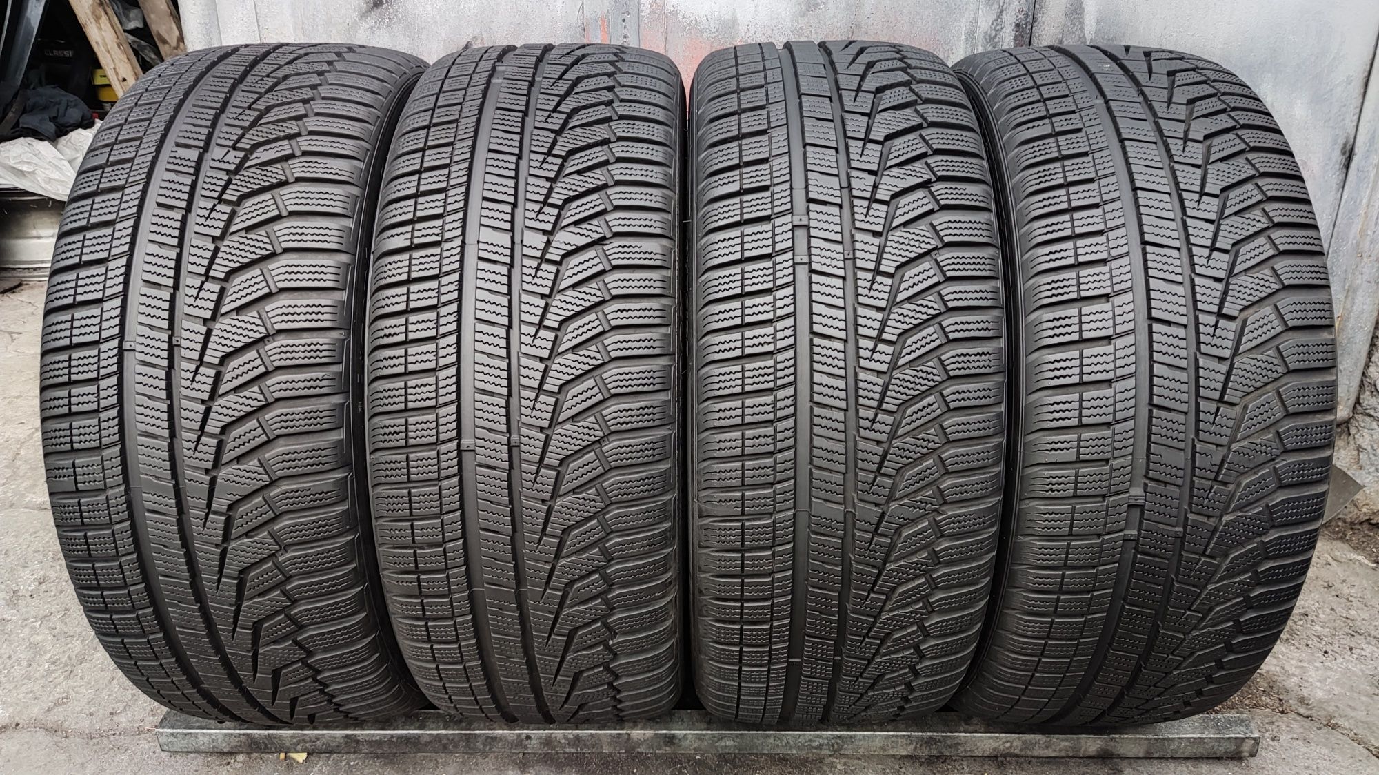 4бр. зимни гуми 235/45/18 Hankook Winter I*Cept Evo 2 
dot23
8.88мм
Мн