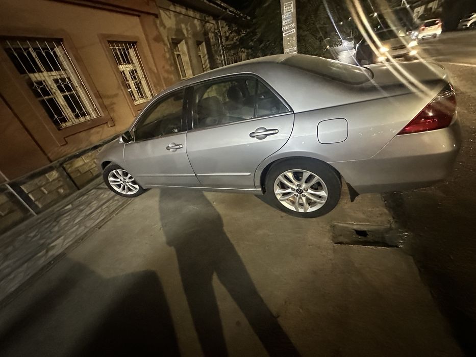 Honda acord sotilladi