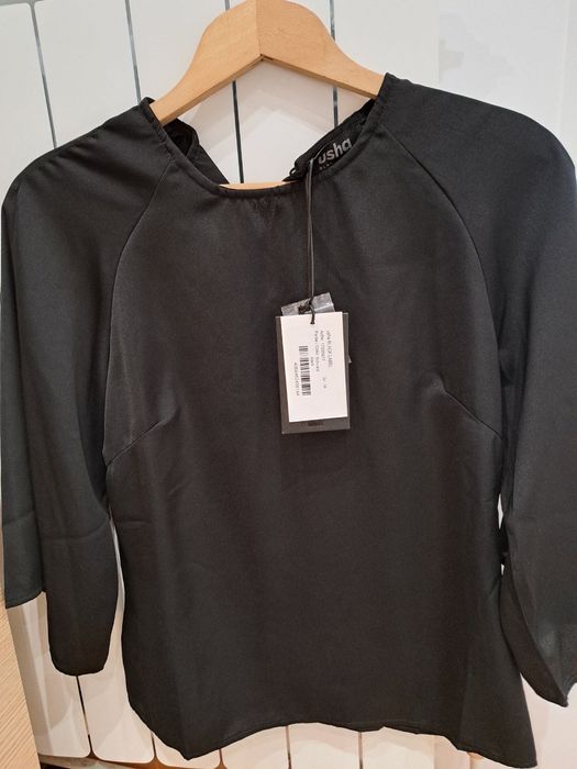 Сатенена черна блуза