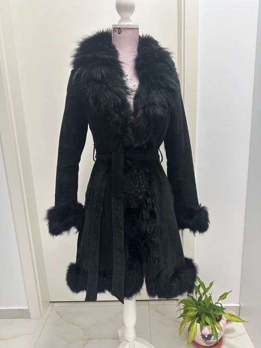 Palton haină neagră din piele întoarsă cu blană