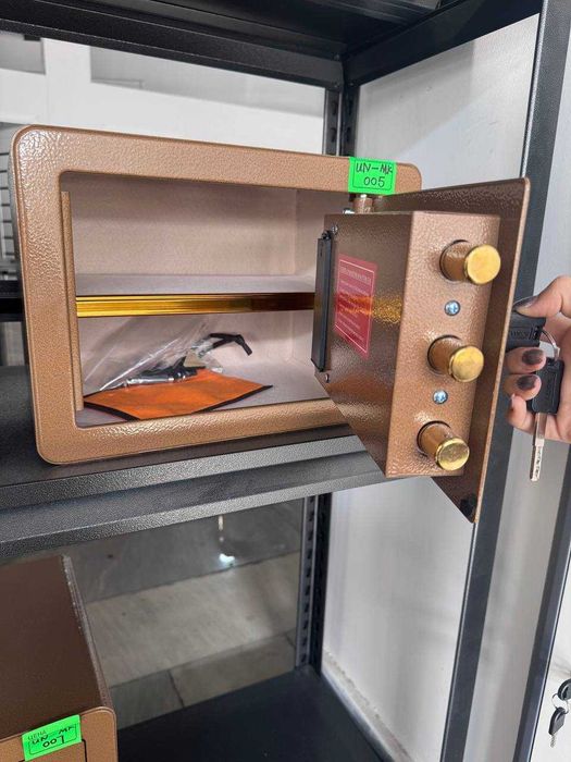 Смарт сейф для документов и денег/ безопасное хранение/ с паролем