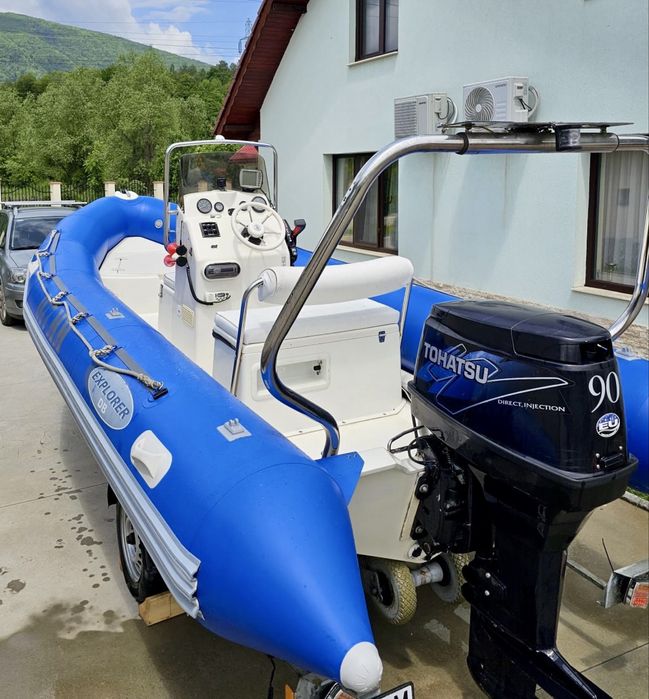 Barcă gonflabilă cu chila rigidă RIB Bombard 600 DB cu motor 90 CP