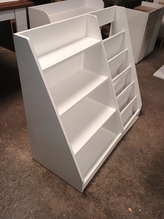 Етажерка за книги/детска