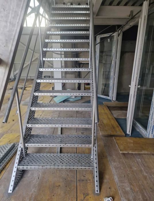 Scări zincate galvanizate