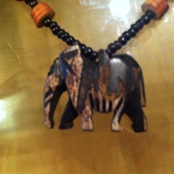 Vand medalion din os, lemn, margele, totem kenian(elefant)