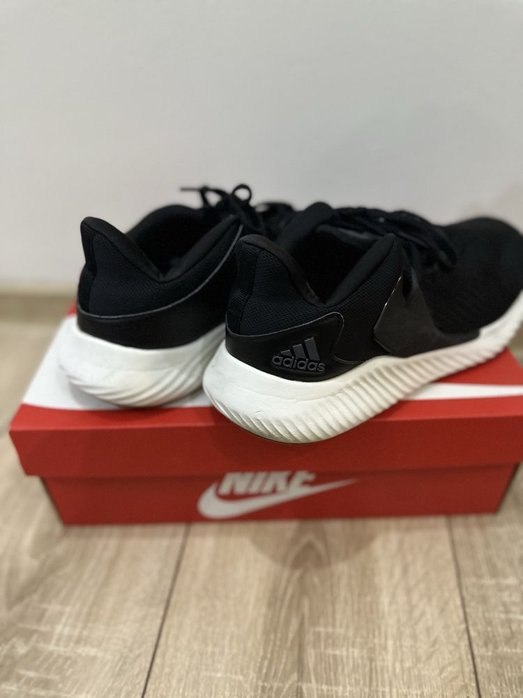 Адидас Alphabounce