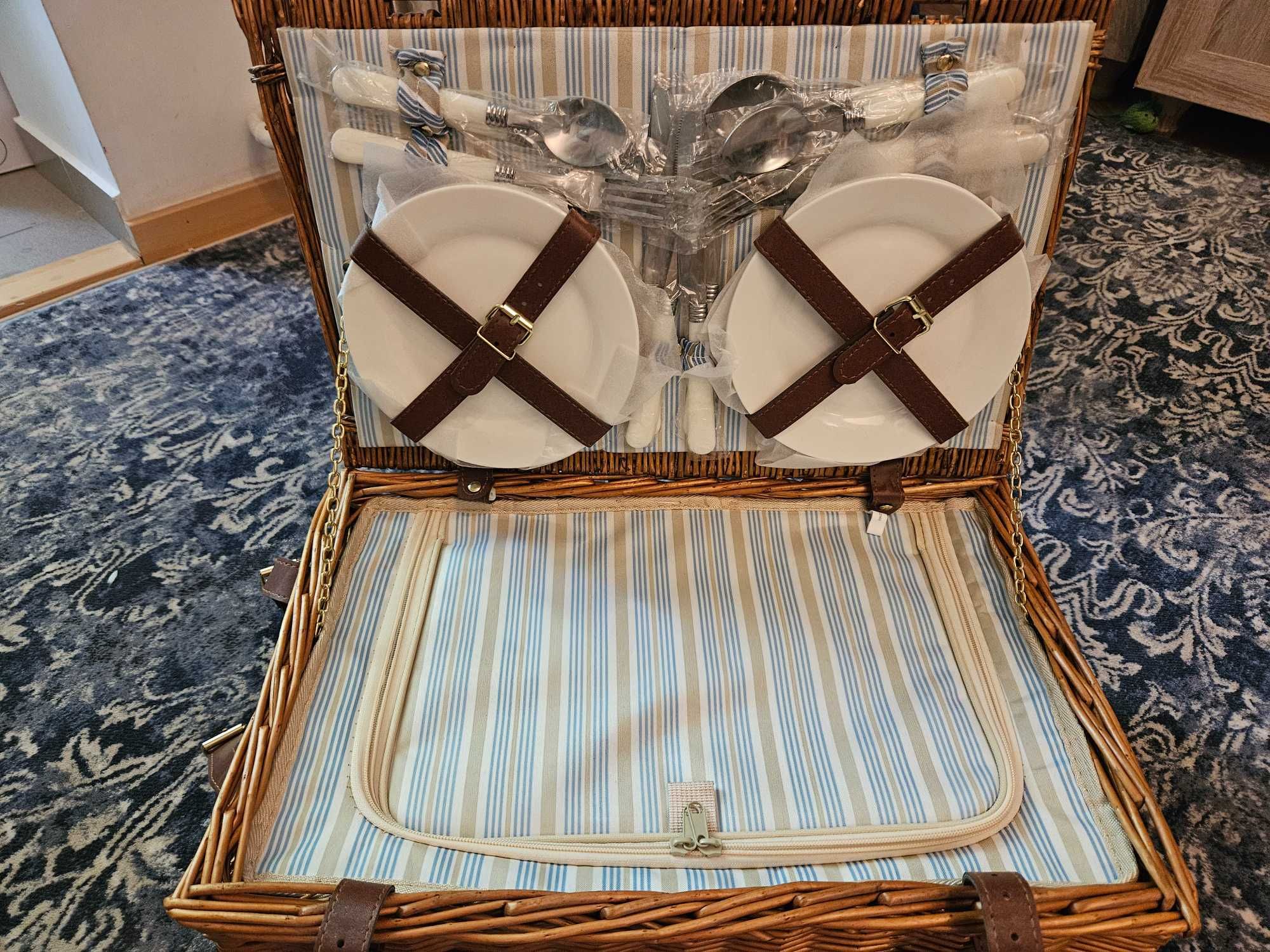 Cos de picnic de vanzare (ca nou)