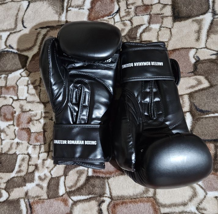 Vând echipament kickboxing/MMA