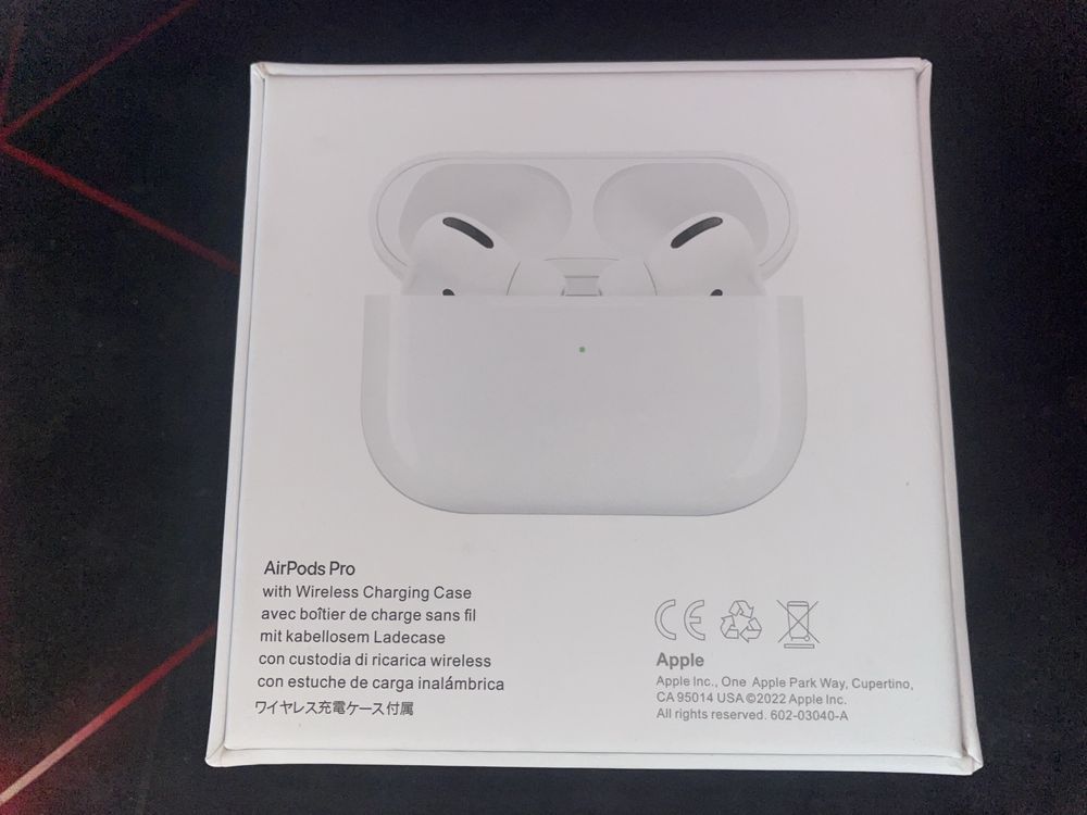 Apple AirPods Pro Wireless Charging Case