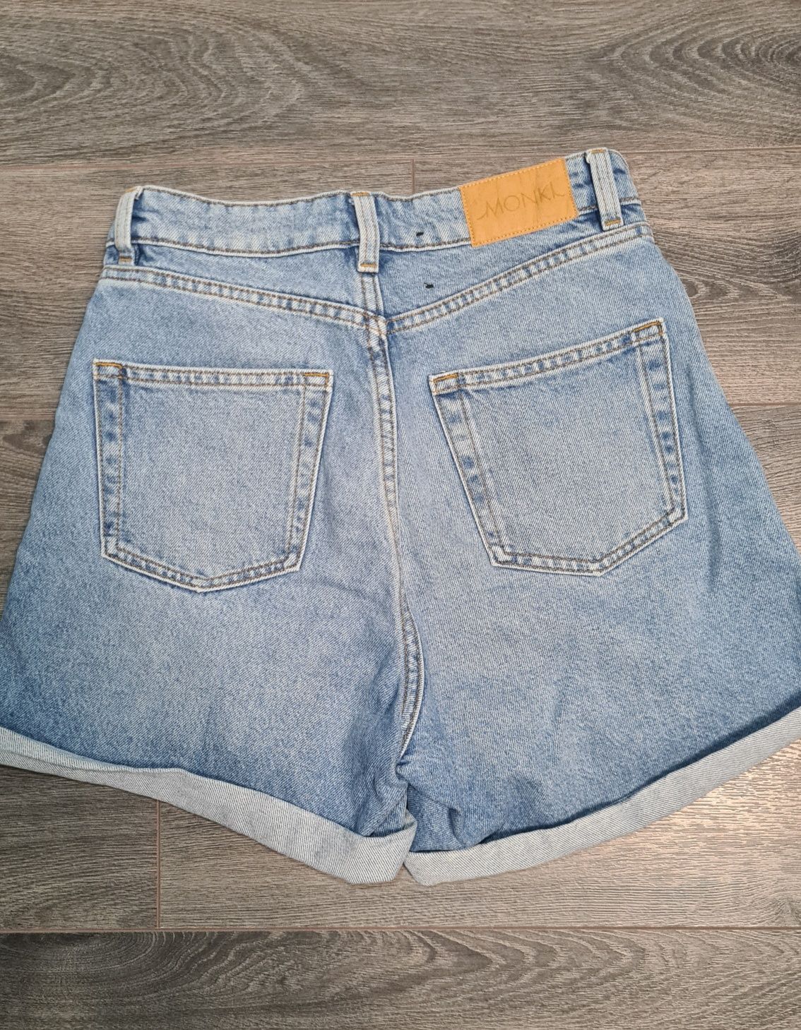 Дънкови къси панталонки Monki