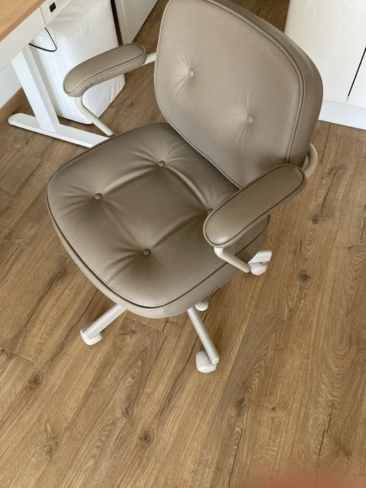 Работен стол за бюро с плавни амортисьори