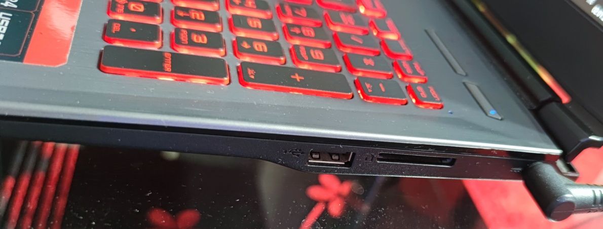 Vând laptop gaming MSI GV627RD, GTX 1050, i5, 32 GB RAM, 1T SSD+1T HDD