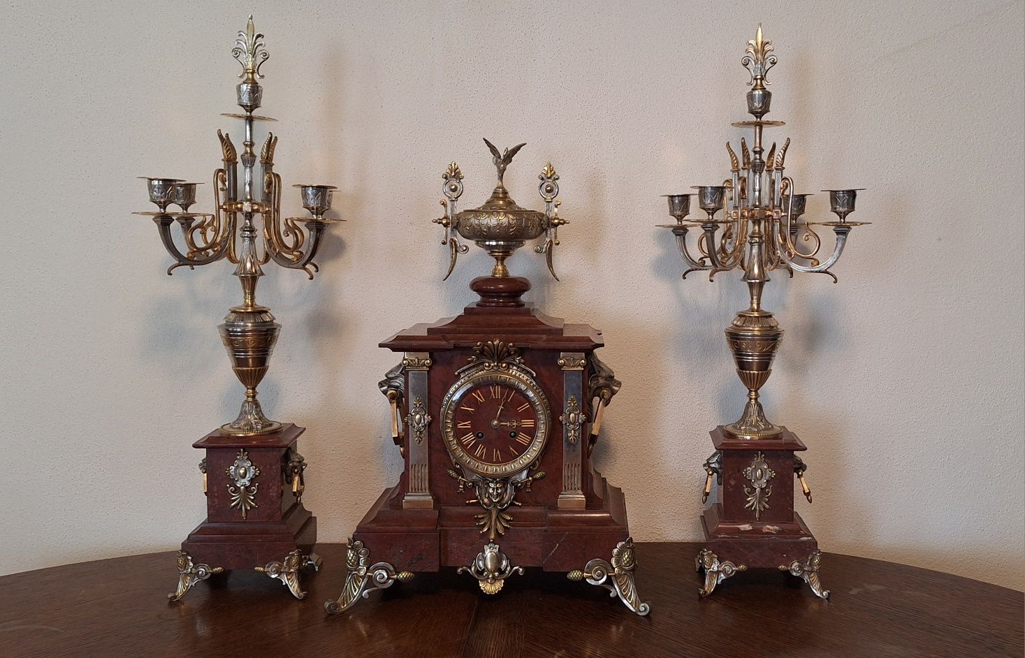 Set ceas de semineu fratuzesc "S.Marti et Cie" bronz și marmura roșie
