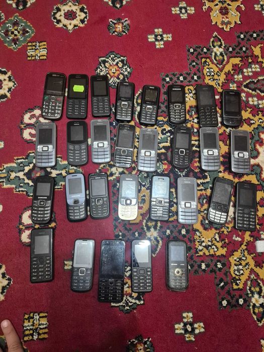 Lot  telefoane fara acumulatori