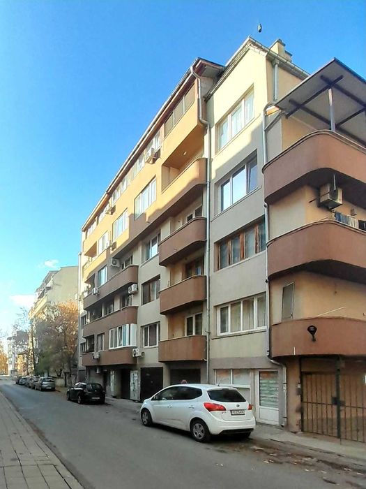 Продава 3 стаен апартамент в малка бутикова сграда до моста Герджика