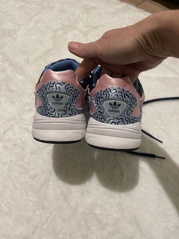 Кроссовки adidas . В отличном состоянии 40/5.