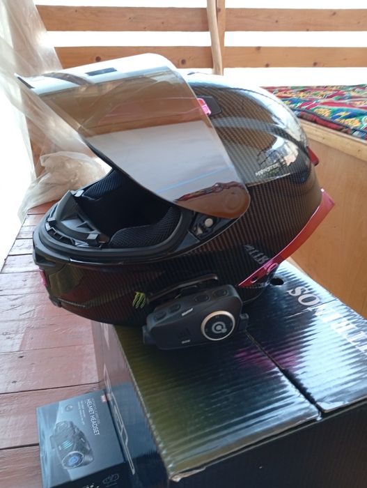 Moto kaska va garniturali camere oladigan insonga tushib beraman