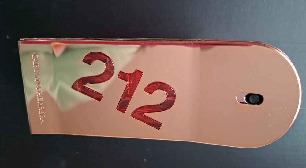 Парфюм дамски "212 Heroes" на Carrolina Herera