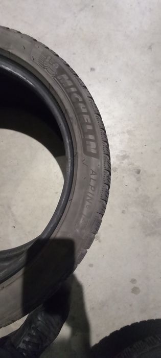Vând 225 45 17 Michelin iarna