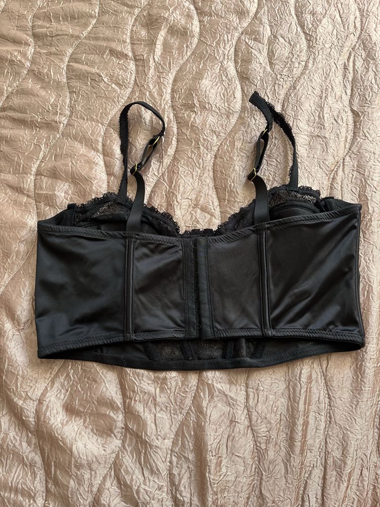 Бюстиета Stradivarius, Bershka, New Yorker