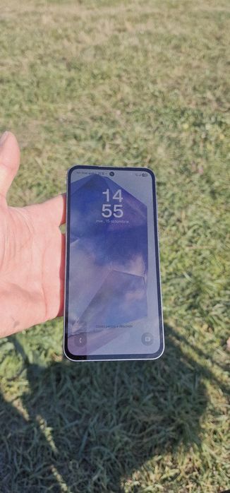 Vand Samsung galaxy a55 5g se reseteza in fiecare 2 ore daca pornita p