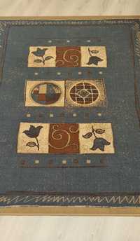 Мокетен килим подходящ за  хол и трапезария