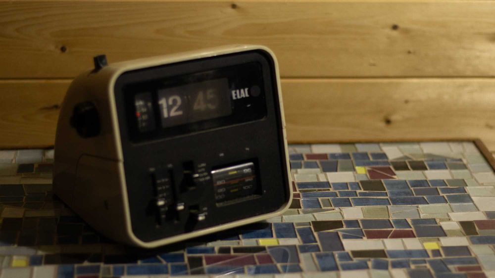 ceas cu radio vechi vintage