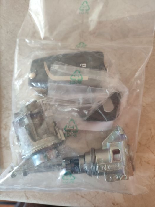 Чисто нов комплект патрони и 2 ключа Toyota Yaris Hybrid 2020