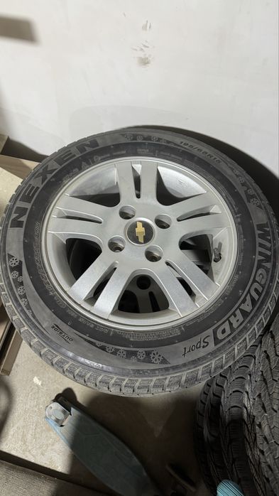 Зимние шины с дисками на ласети б/у