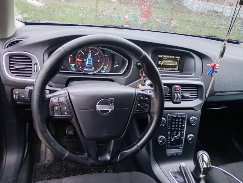 Vând Volvo v 40 d2