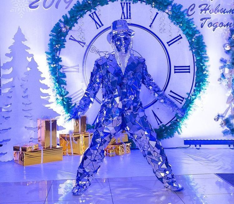 Зеркальные люди на выписку,свадьбу,день рождение,корпоратив и т.д