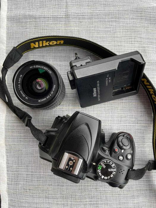 Vând aparat foto Nikon D3400