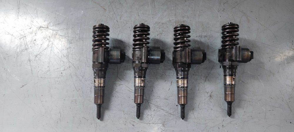 Injector injectoare volkswagen vw golf touran passat cod motor BKD