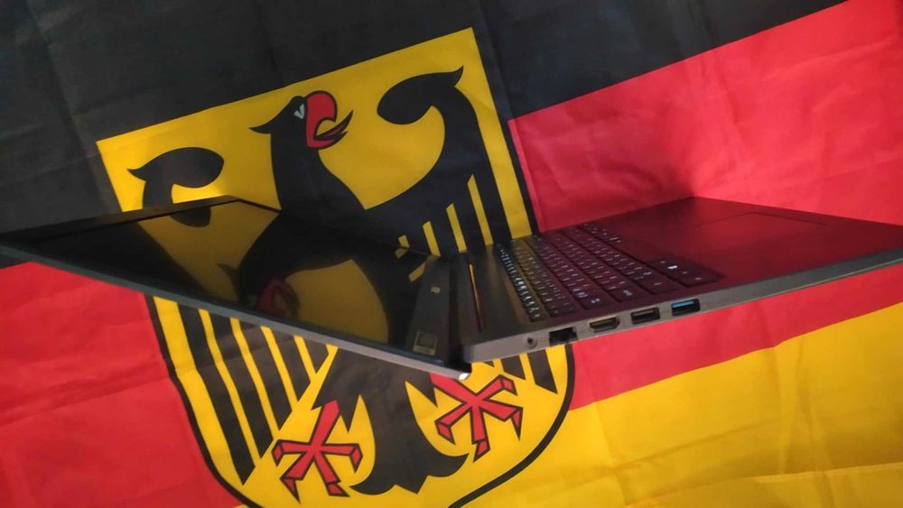 СУПЕР Тънък Лаптоп Acer