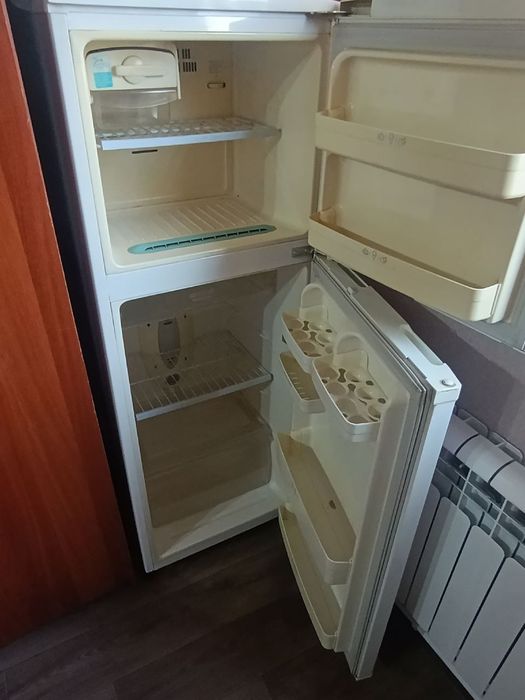 Продается б/у холодильник LG в хорошем состояние