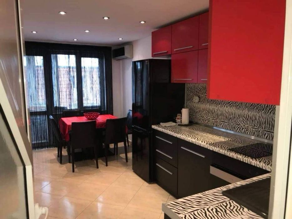 Продава се Четиристаен апартамент в Варна, Лятно кино Тракия - 88 кв.м за 1796 €/кв.м - Снимка #1