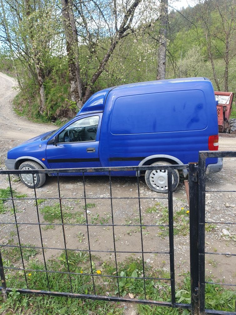 Vând Opel combo prim